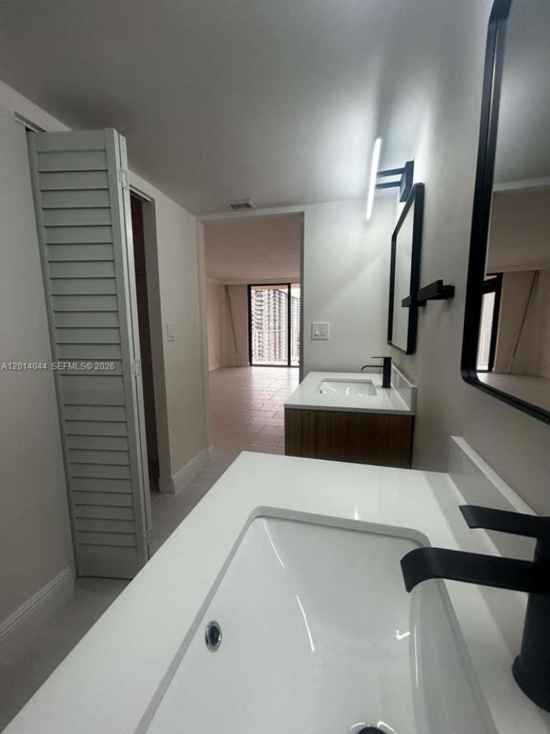 290 174 St, Unit 1519, Sunny Isles Beach, FL 33160 Photo