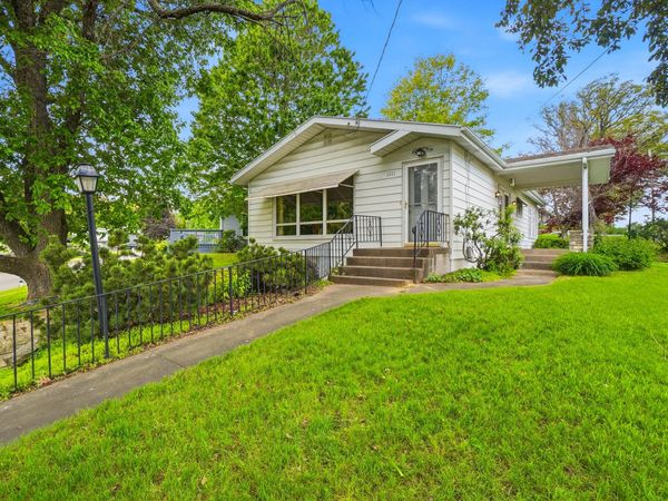 1111 ROBIN, Muscatine, IA 52761