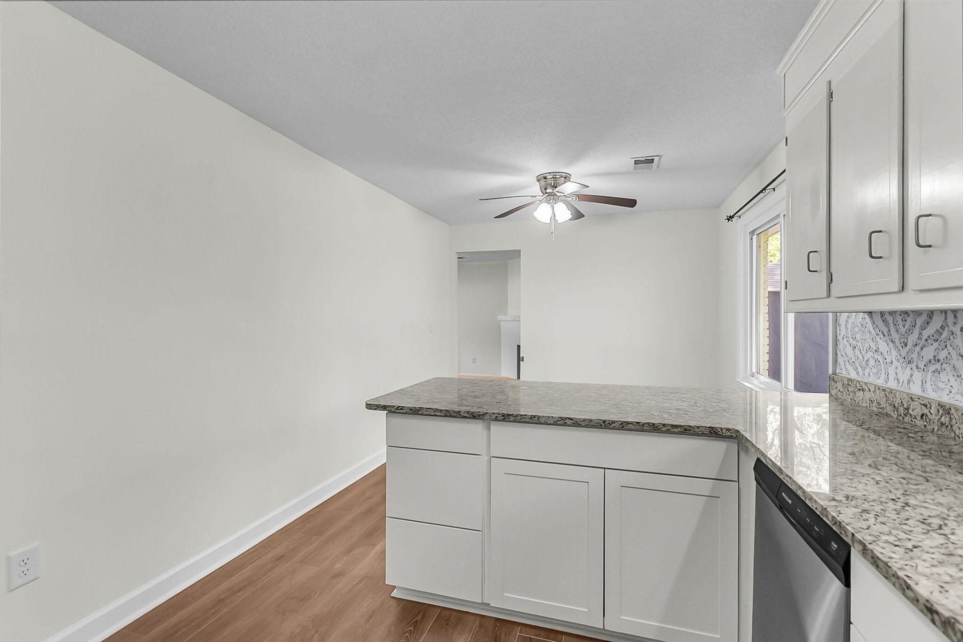 202 Sprucewood Drive Photo 10