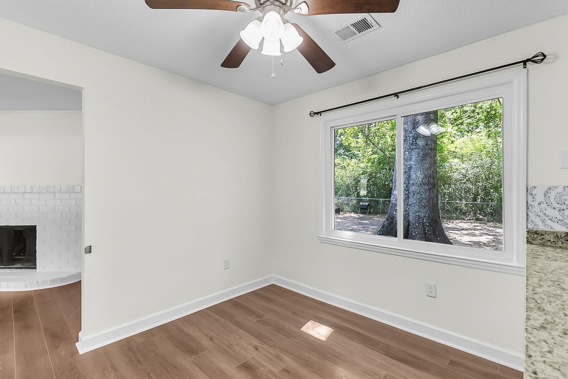 202 Sprucewood Drive Photo 12
