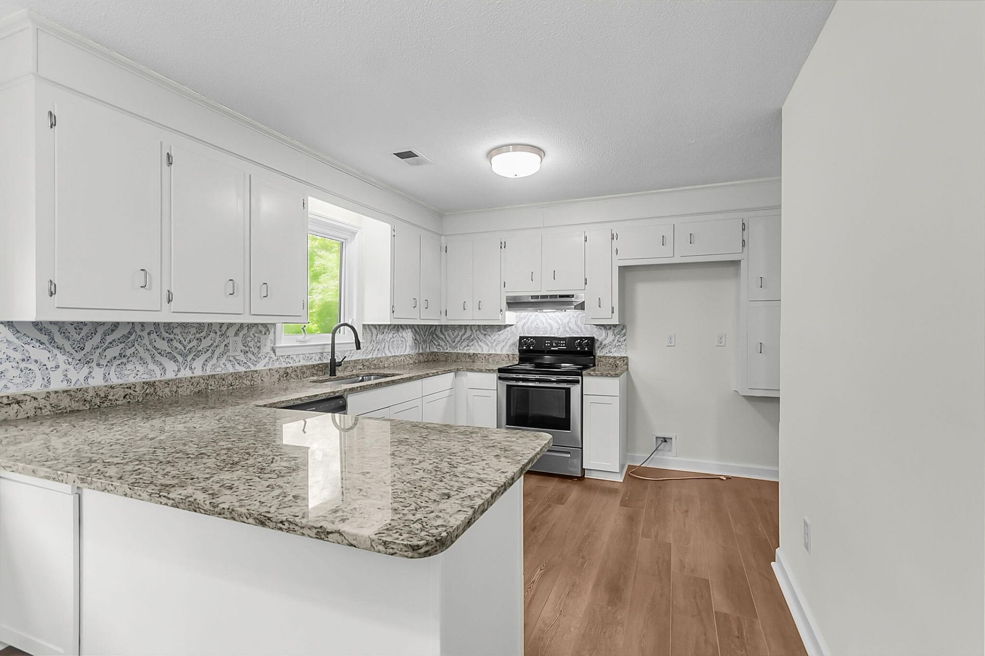 202 Sprucewood Drive Photo 7