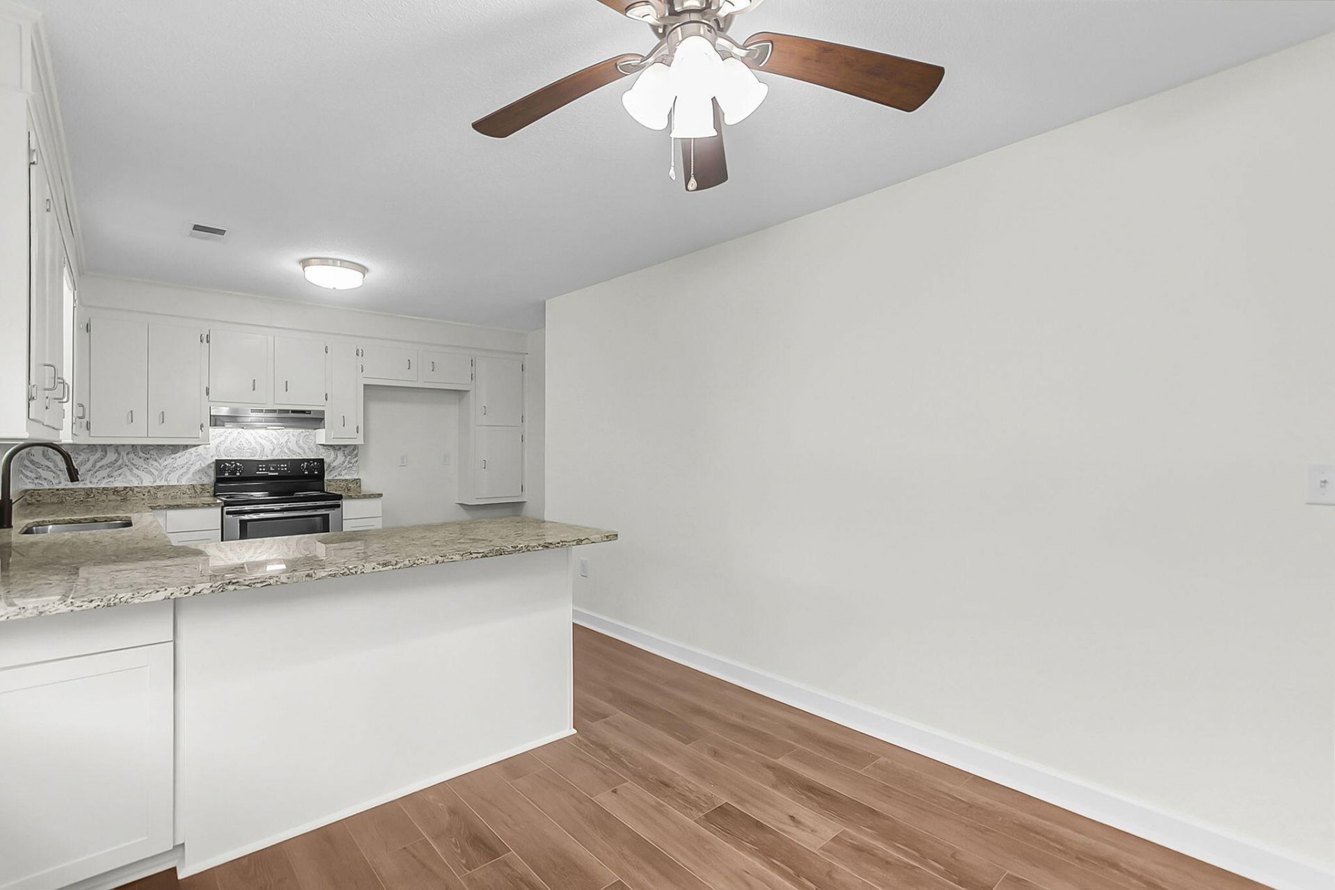 202 Sprucewood Drive Photo 9
