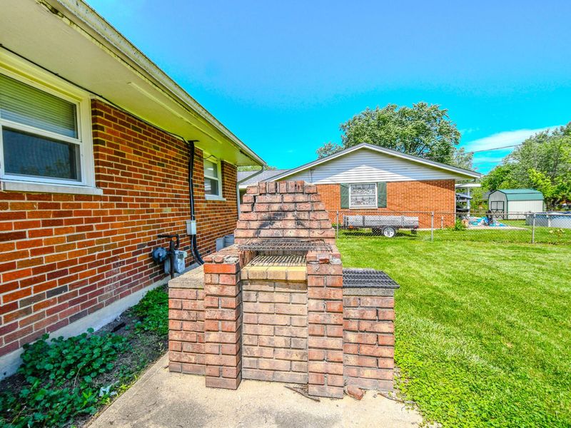 203 W Boitnott Drive, Englewood, OH 45322 Photo 22
