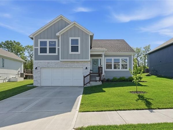 3517 SE Corbin Drive, Lee's Summit, MO 64082