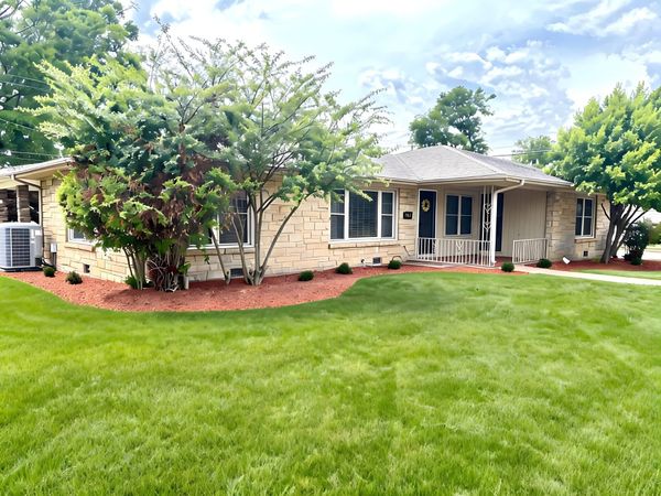 909 N Cave St N, Tuscumbia, AL 35674