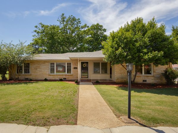909 N Cave St N, Tuscumbia, AL 35674