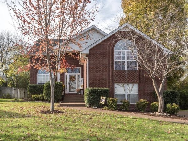102 Koleberg Ct, Hendersonville, TN 37075