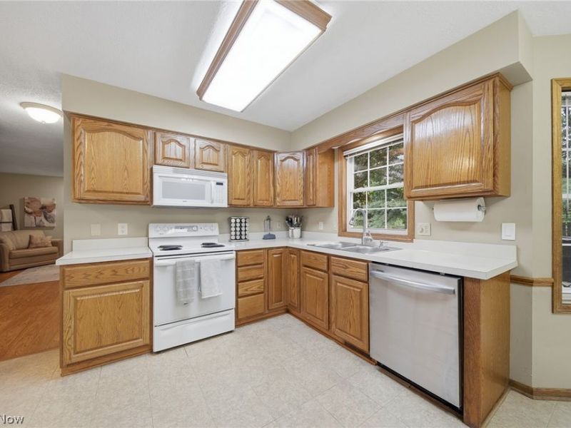 8714 Billendon Circle NW, North Canton, OH 44720 Photo 12