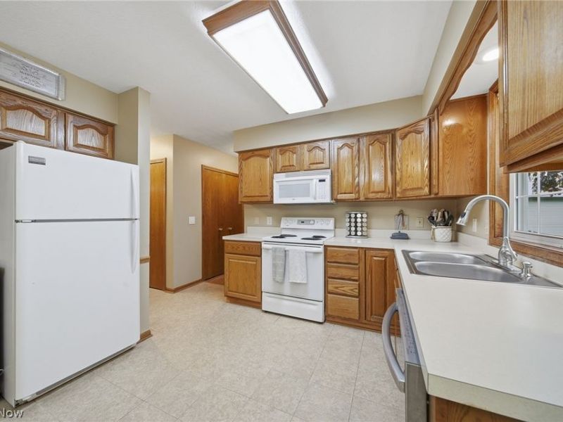 8714 Billendon Circle NW, North Canton, OH 44720 Photo 13