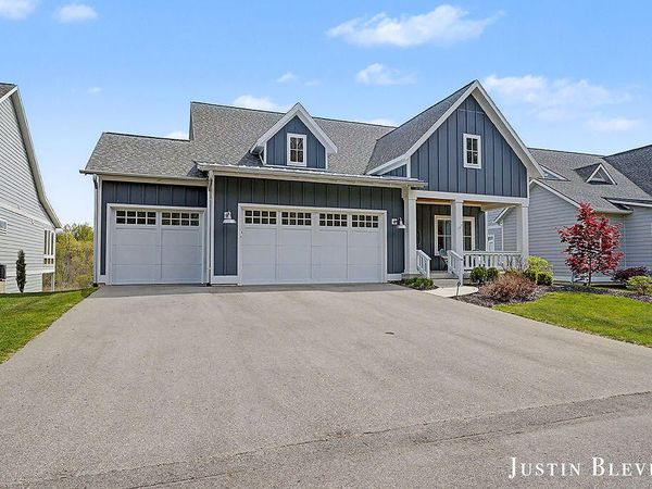 4297 Riverlands Court NE, Grand Rapids, MI 49525