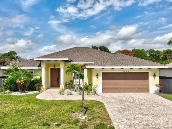 1922 SE Camilo St , Port St. Lucie, FL 34952