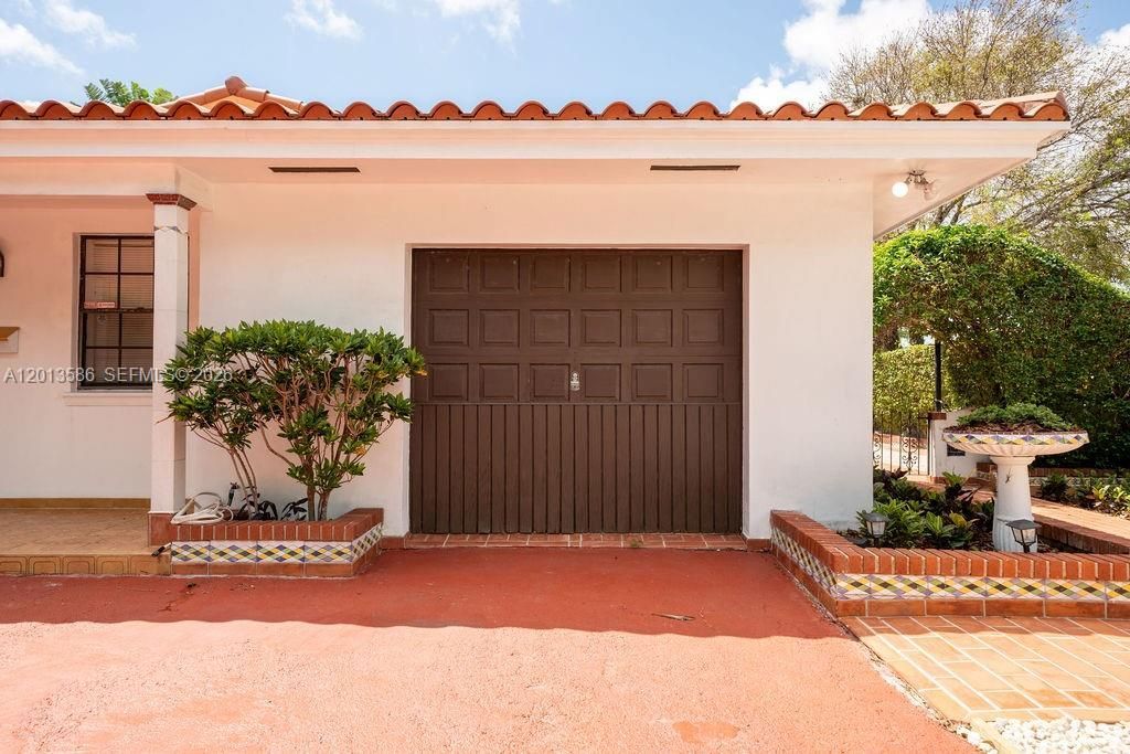 1550 S Greenway Dr, Coral Gables, FL 33134 Photo