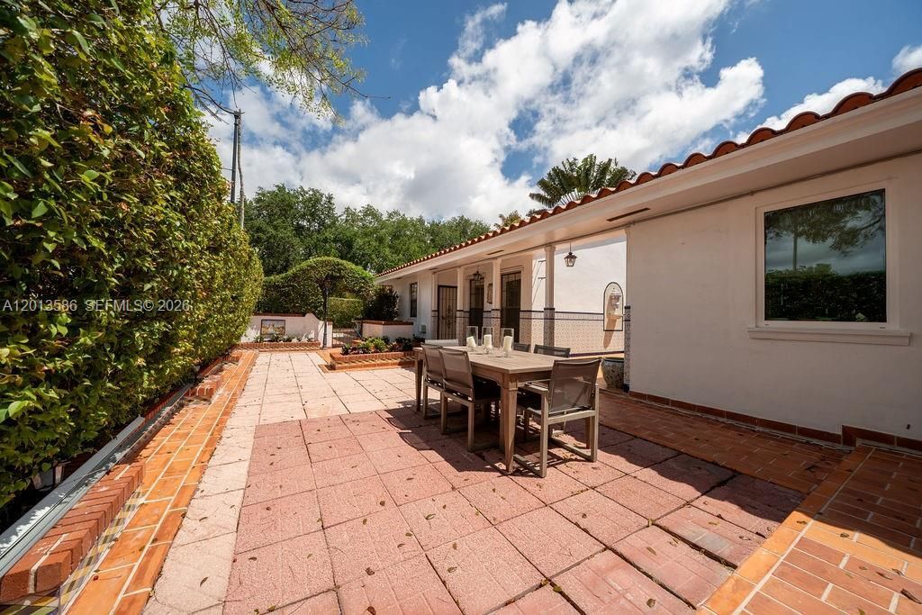 1550 S Greenway Dr, Coral Gables, FL 33134 Photo