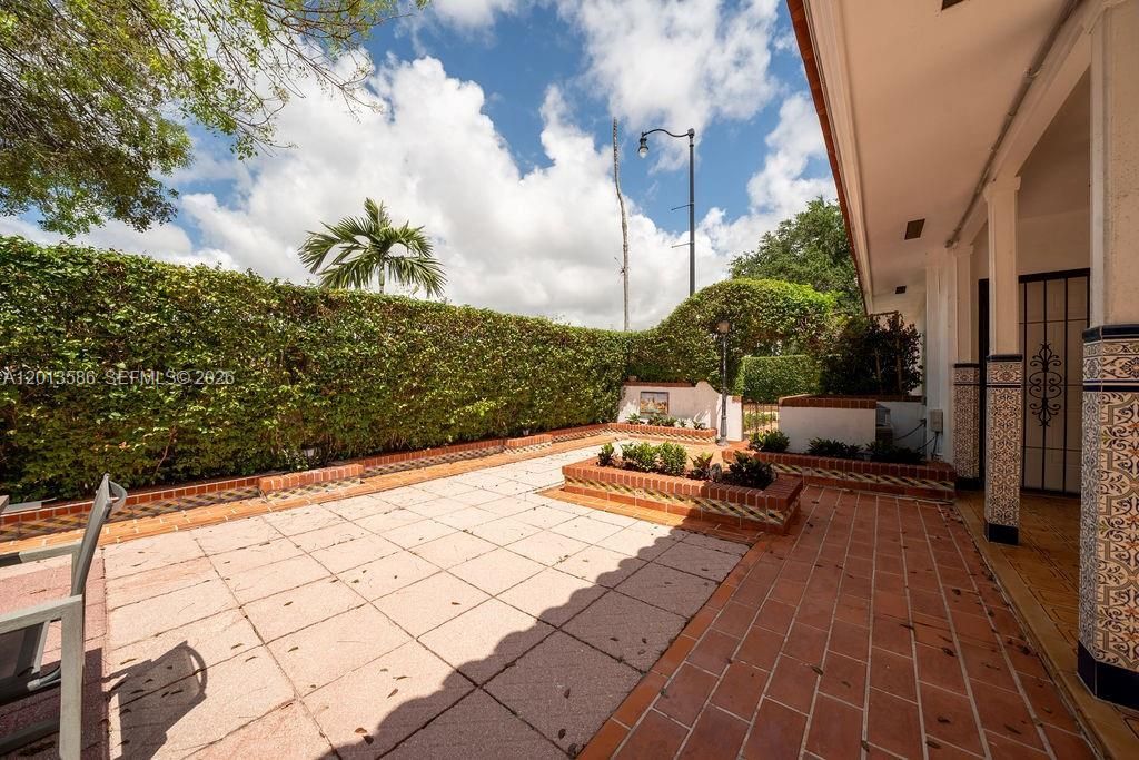 1550 S Greenway Dr, Coral Gables, FL 33134 Photo