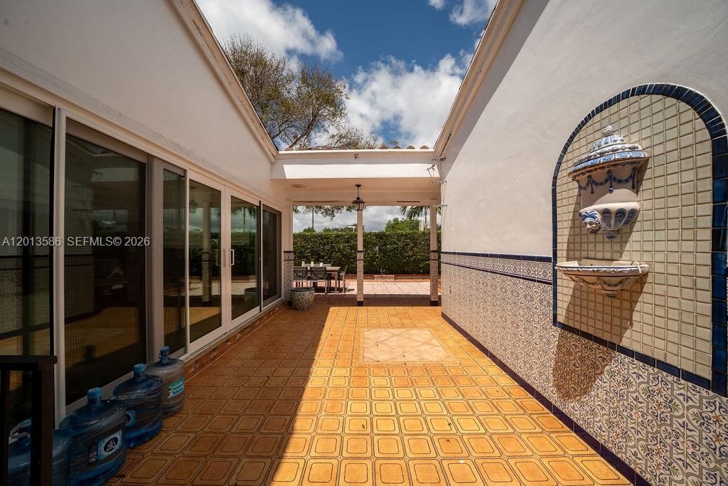 1550 S Greenway Dr, Coral Gables, FL 33134 Photo
