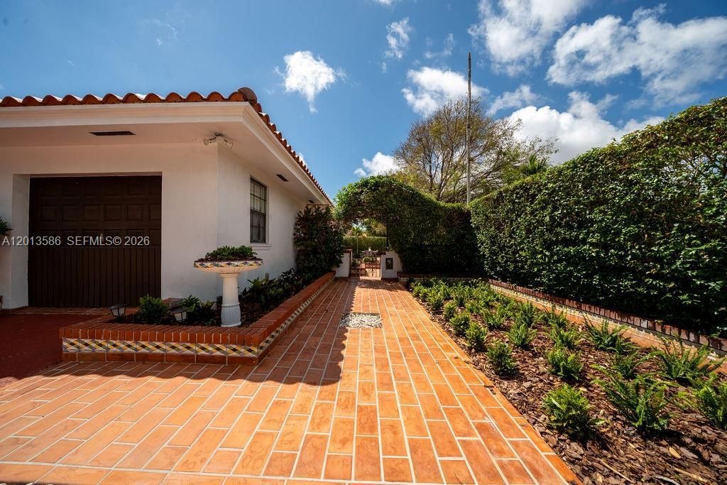 1550 S Greenway Dr, Coral Gables, FL 33134 Photo