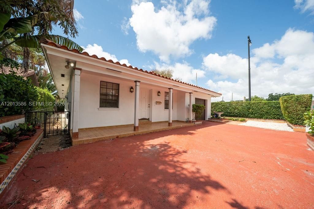 1550 S Greenway Dr, Coral Gables, FL 33134 Photo