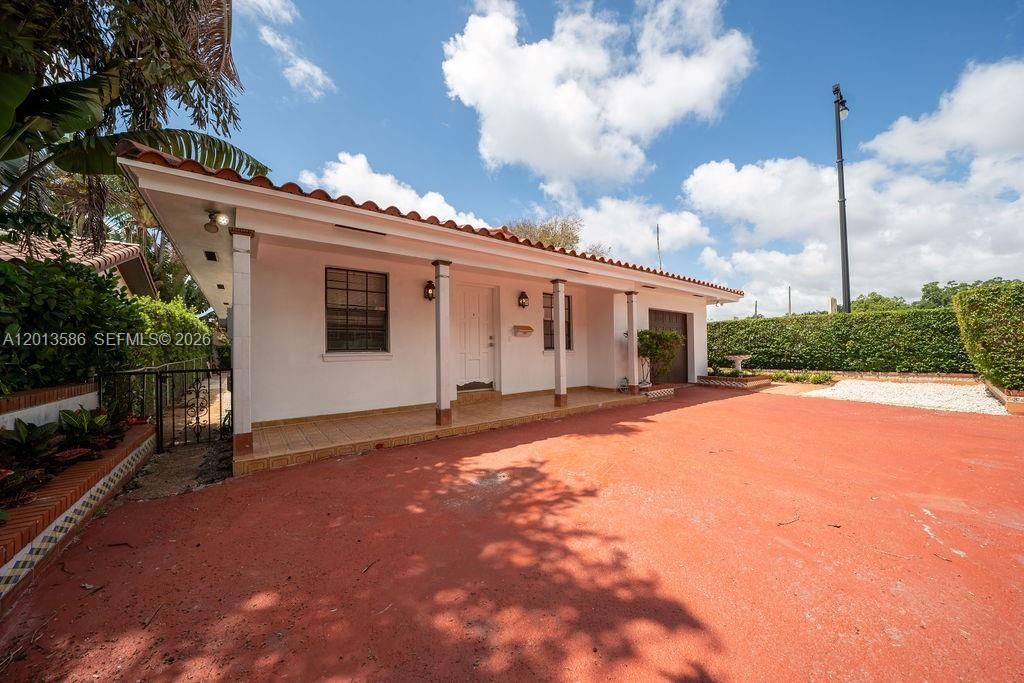 1550 S Greenway Dr, Coral Gables, FL 33134 Photo