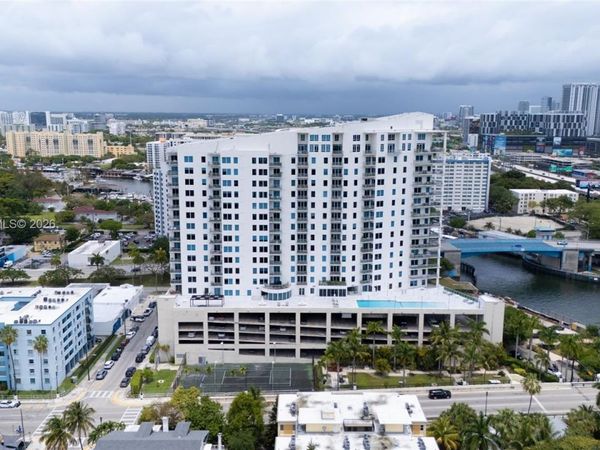 10 SW South River Dr , Unit PHI01, Miami, FL 33130