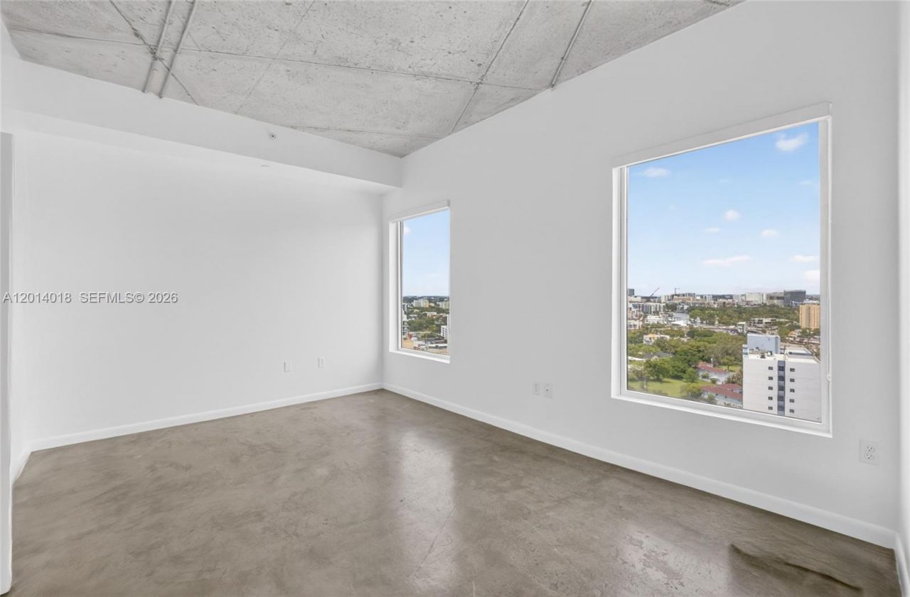 10 SW South River Dr , Unit PHI01, Miami, FL 33130 Photo