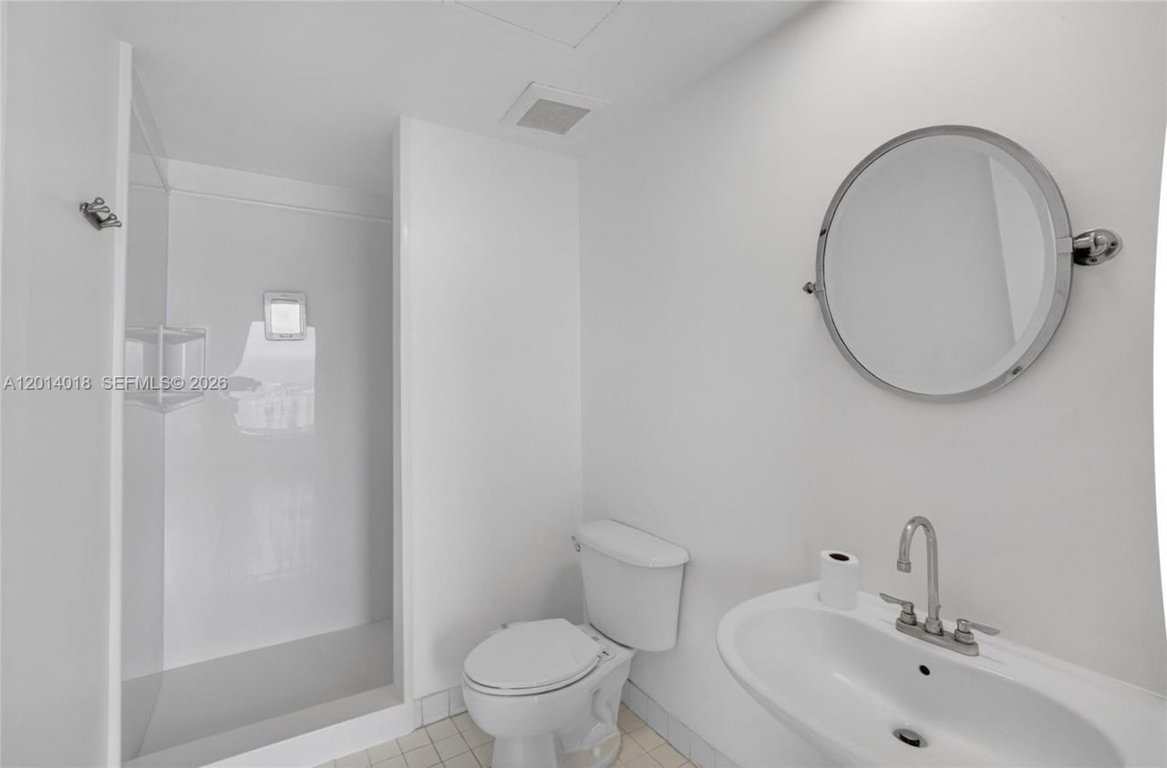 10 SW South River Dr , Unit PHI01, Miami, FL 33130 Photo