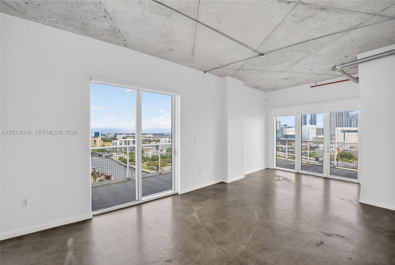 10 SW South River Dr , Unit PHI01, Miami, FL 33130 Photo