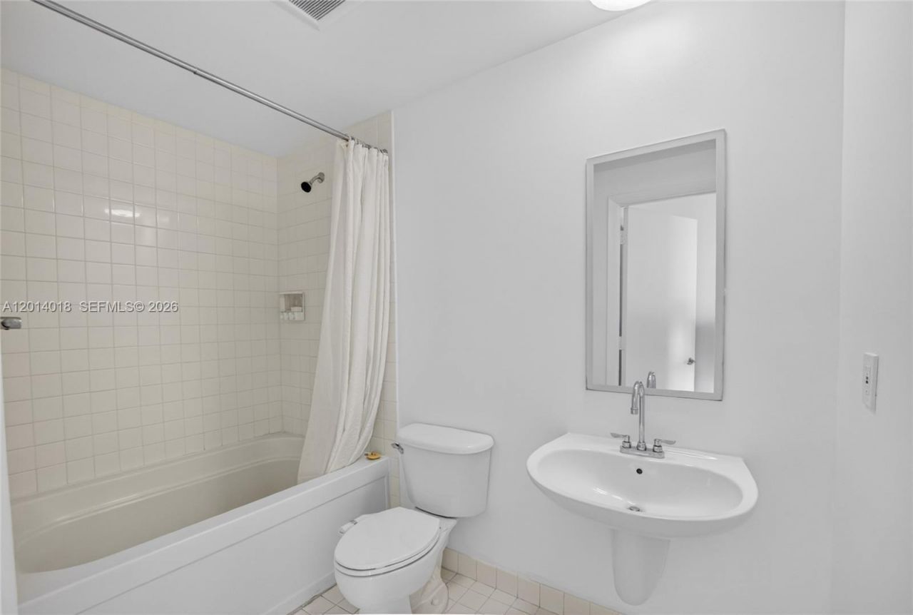 10 SW South River Dr , Unit PHI01, Miami, FL 33130 Photo