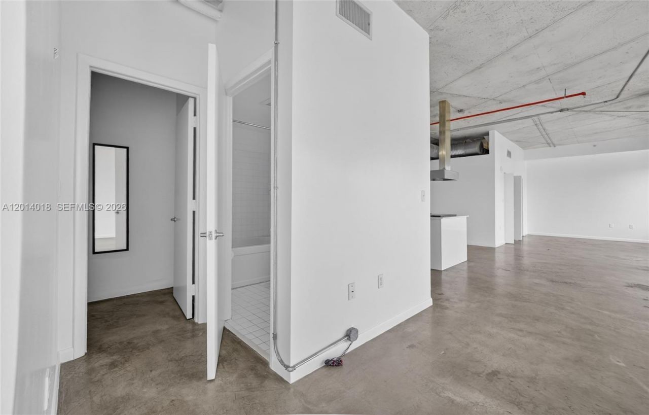 10 SW South River Dr , Unit PHI01, Miami, FL 33130 Photo