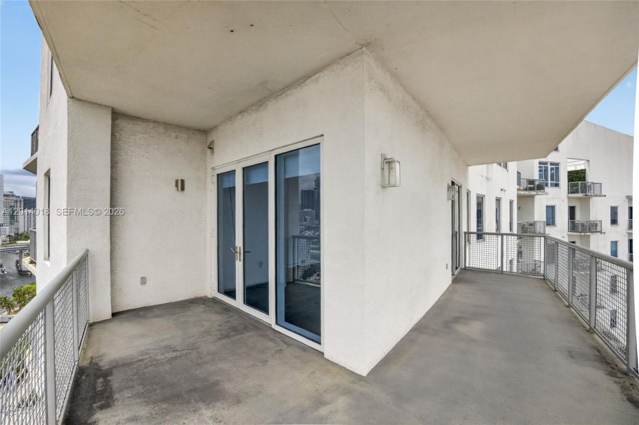 10 SW South River Dr , Unit PHI01, Miami, FL 33130 Photo