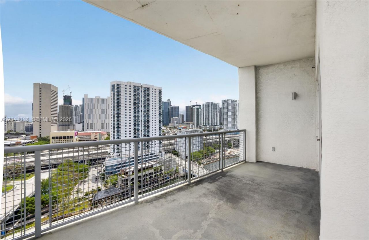 10 SW South River Dr , Unit PHI01, Miami, FL 33130 Photo
