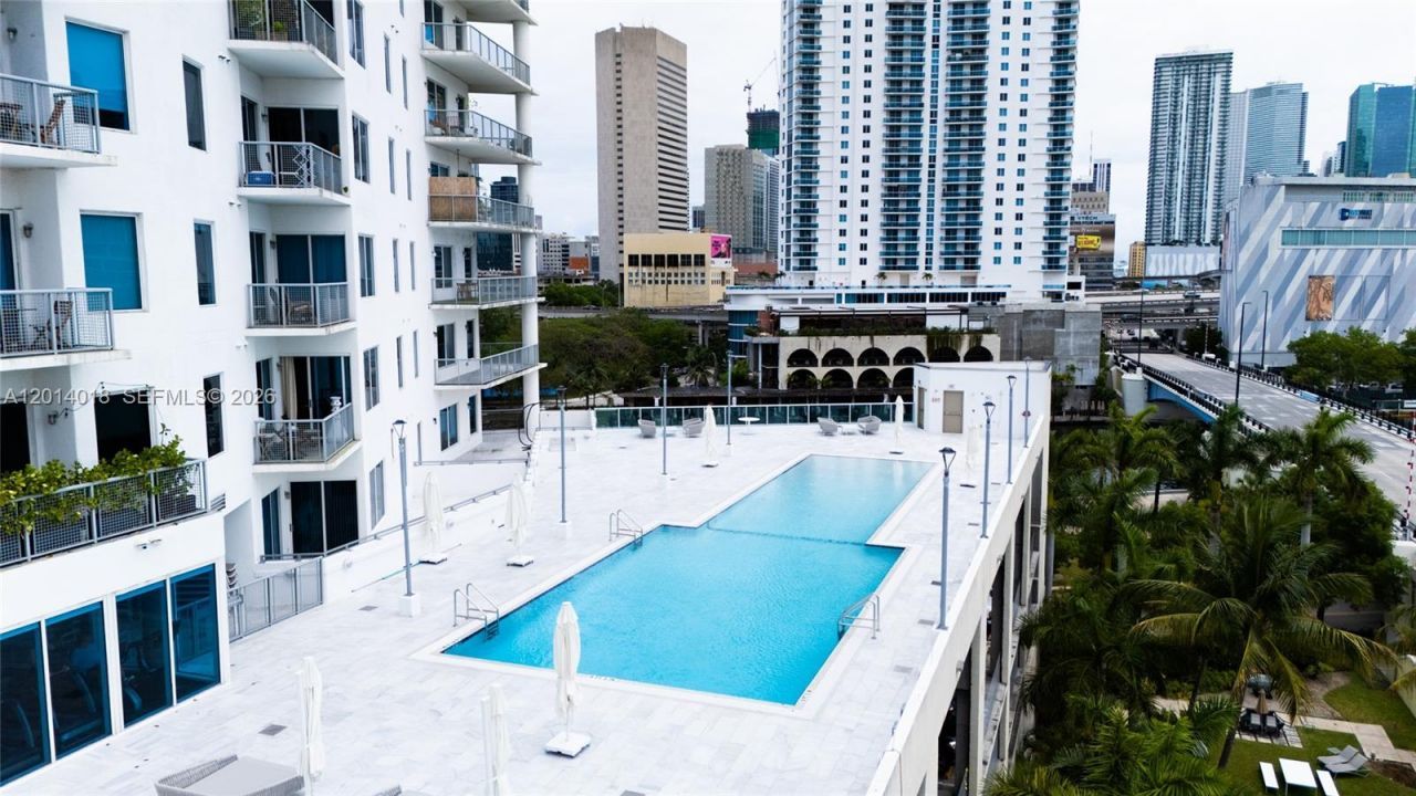 10 SW South River Dr , Unit PHI01, Miami, FL 33130 Photo