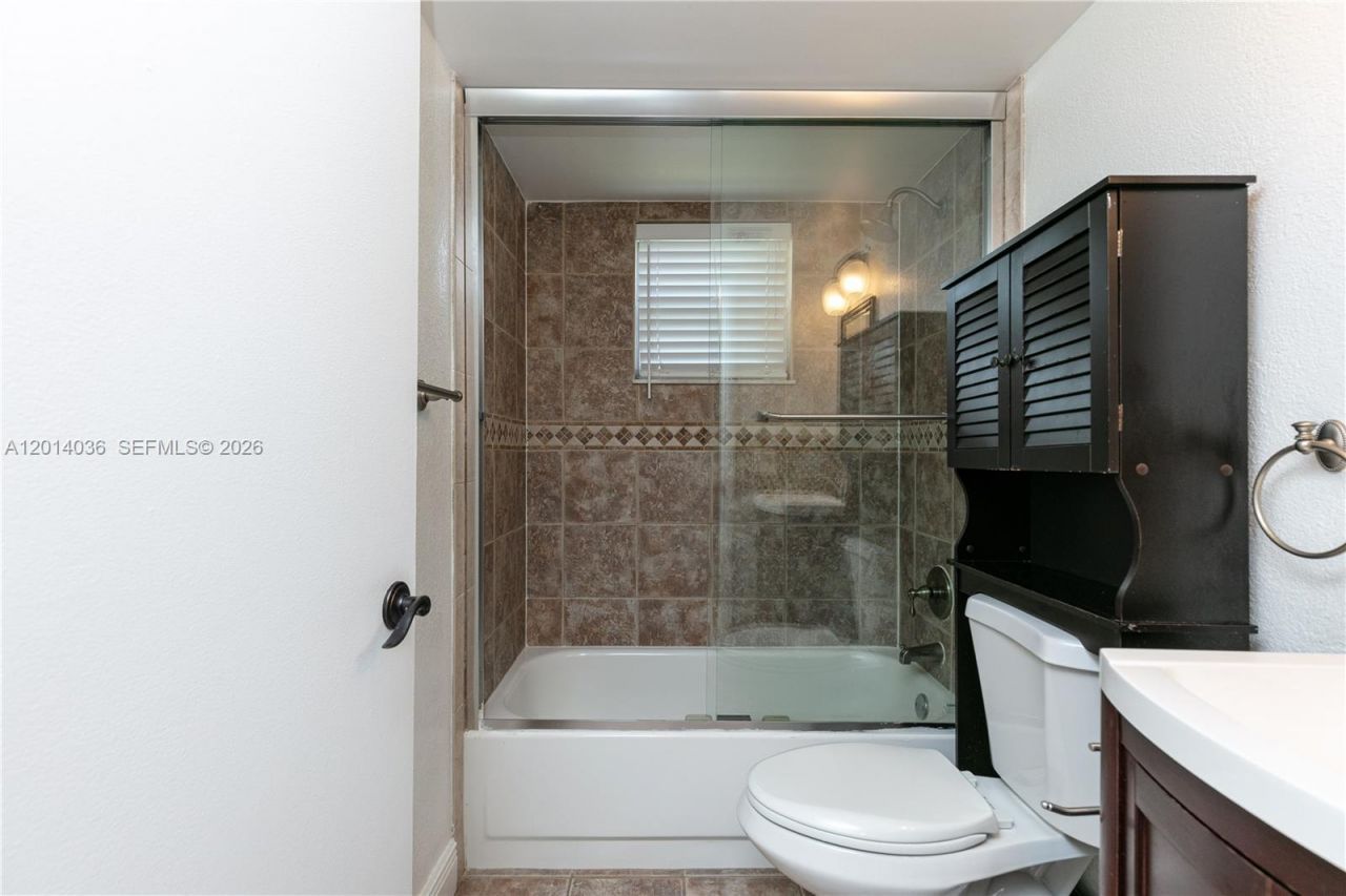 717 Gardens Dr , Unit 201, Pompano Beach, FL 33069 Photo