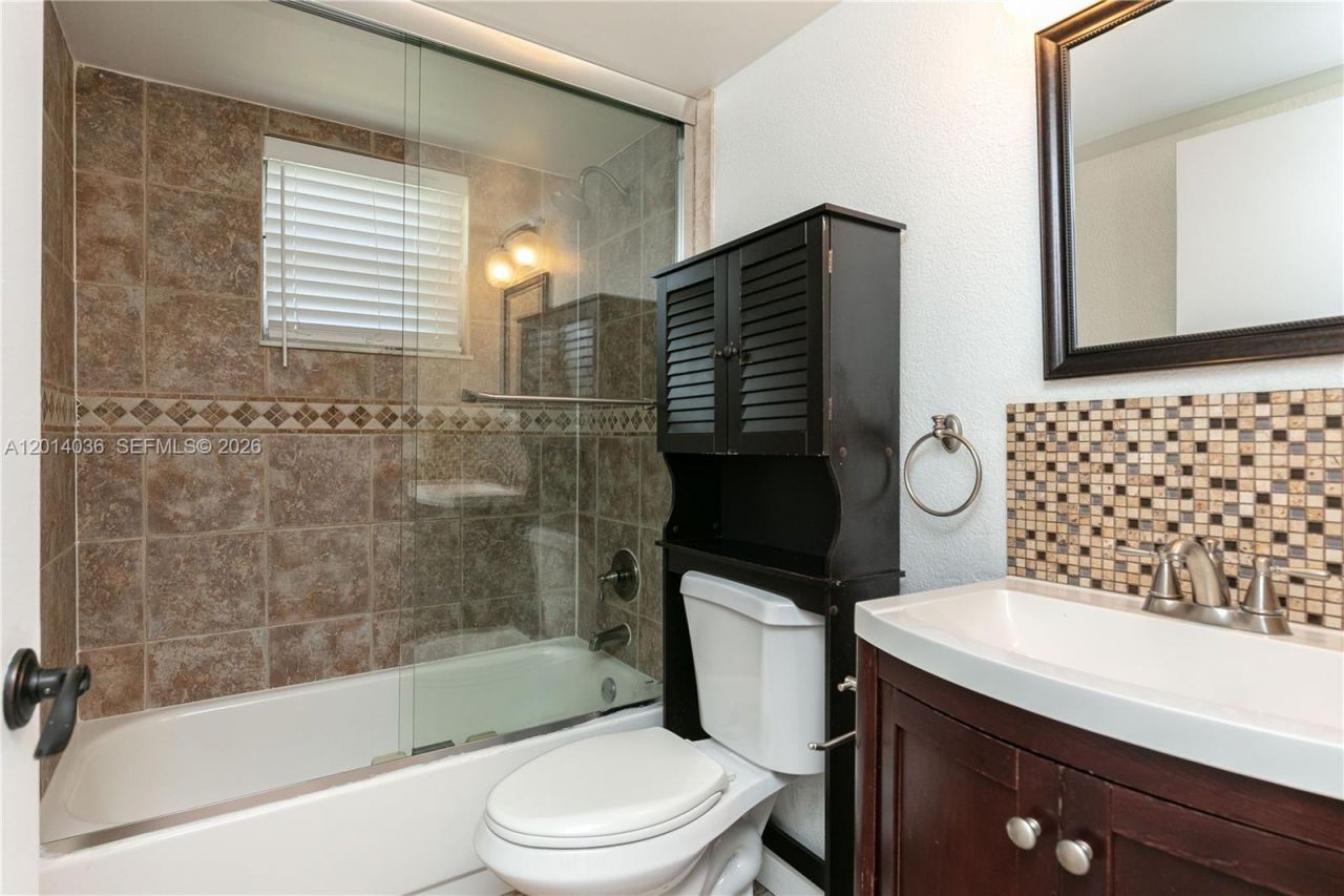 717 Gardens Dr , Unit 201, Pompano Beach, FL 33069 Photo