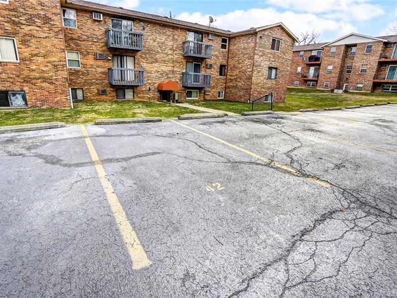 5453 Camelot Drive, Unit 42, Fairfield, OH 45014 Photo 2