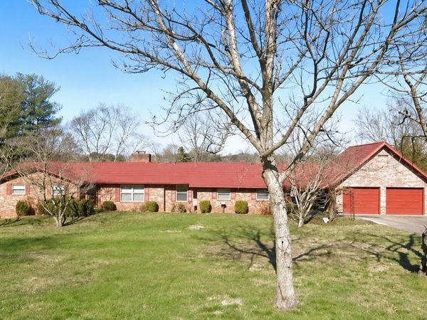 1614 Oak St, Loudon, TN 37774