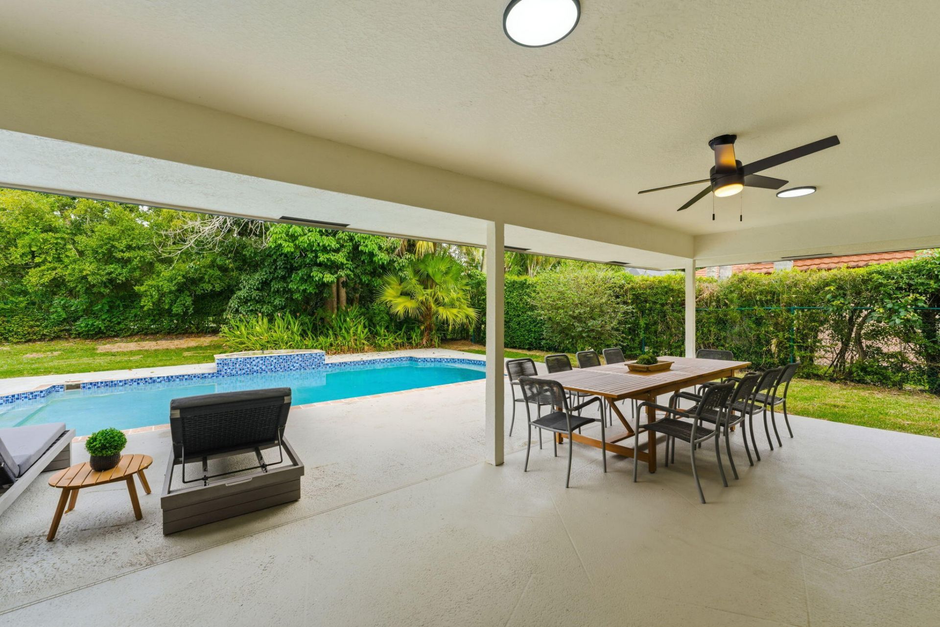 2 Dunbar Road, Palm Beach Gardens, FL 33418 Photo