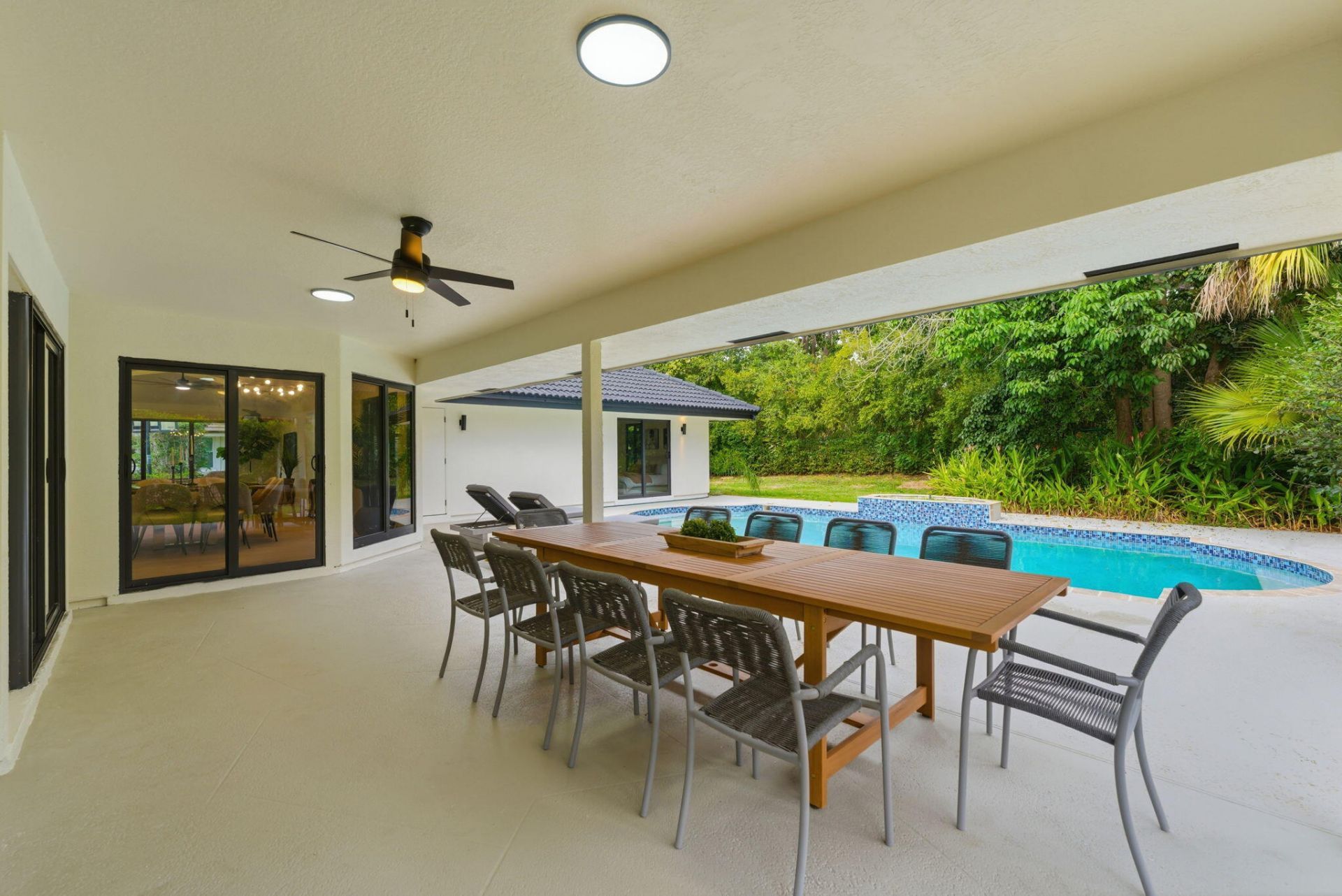 2 Dunbar Road, Palm Beach Gardens, FL 33418 Photo