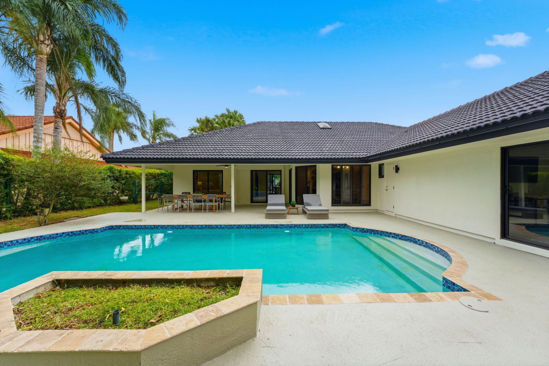 2 Dunbar Road, Palm Beach Gardens, FL 33418 Photo