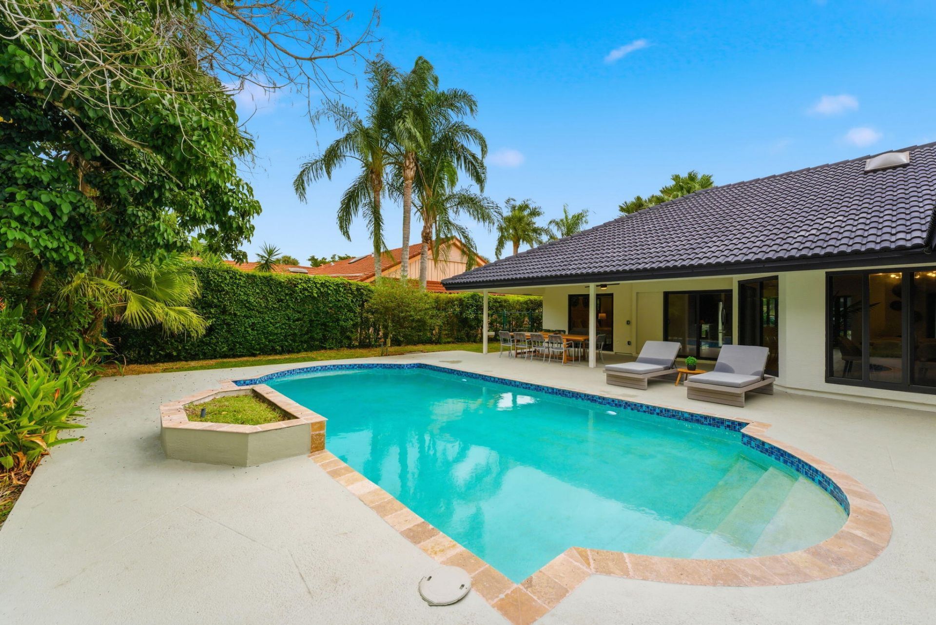 2 Dunbar Road, Palm Beach Gardens, FL 33418 Photo