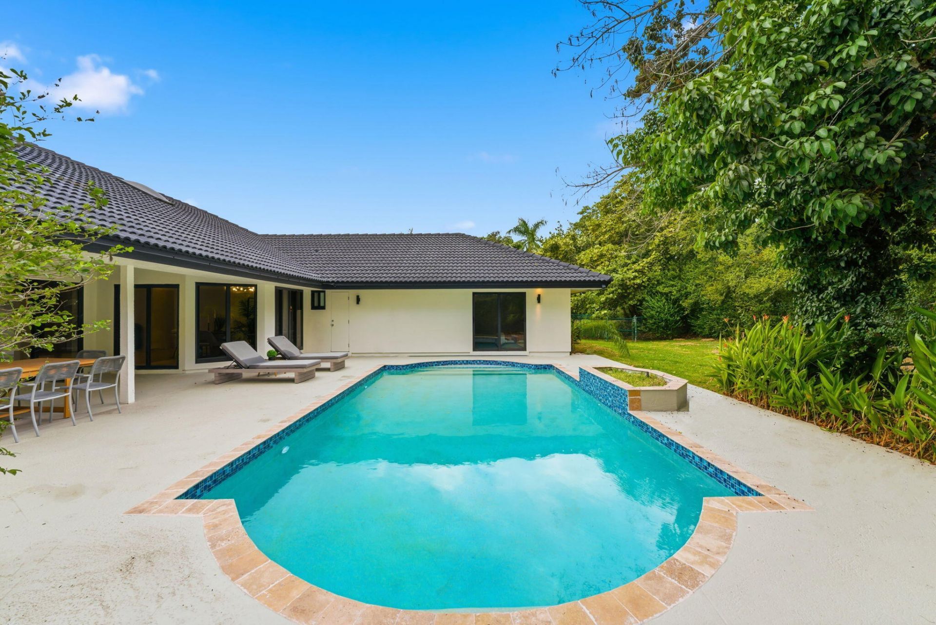 2 Dunbar Road, Palm Beach Gardens, FL 33418 Photo