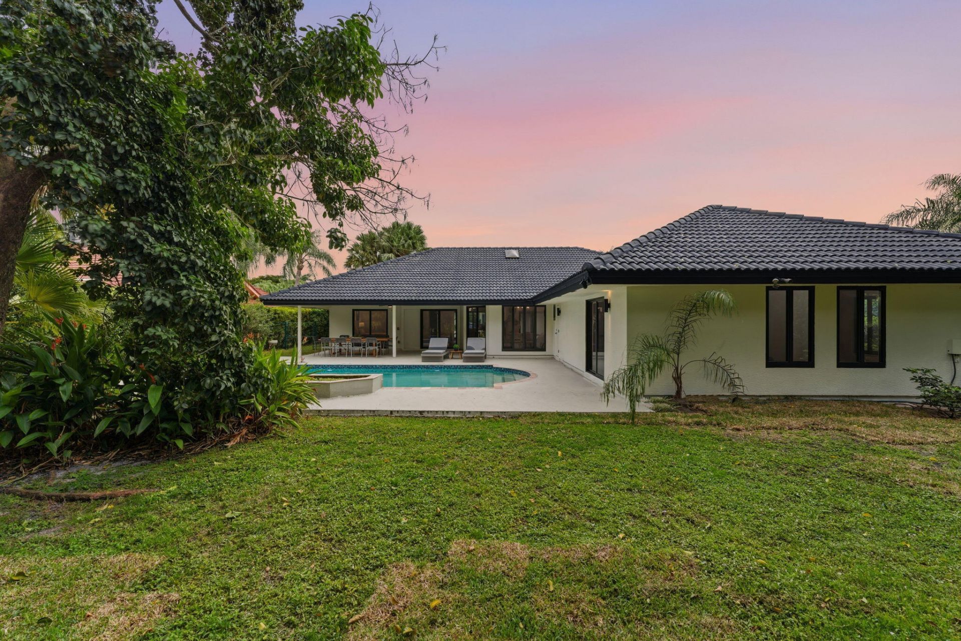 2 Dunbar Road, Palm Beach Gardens, FL 33418 Photo
