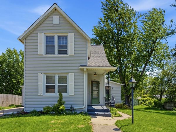 1713 N 5th Street, Clinton, IA 52732