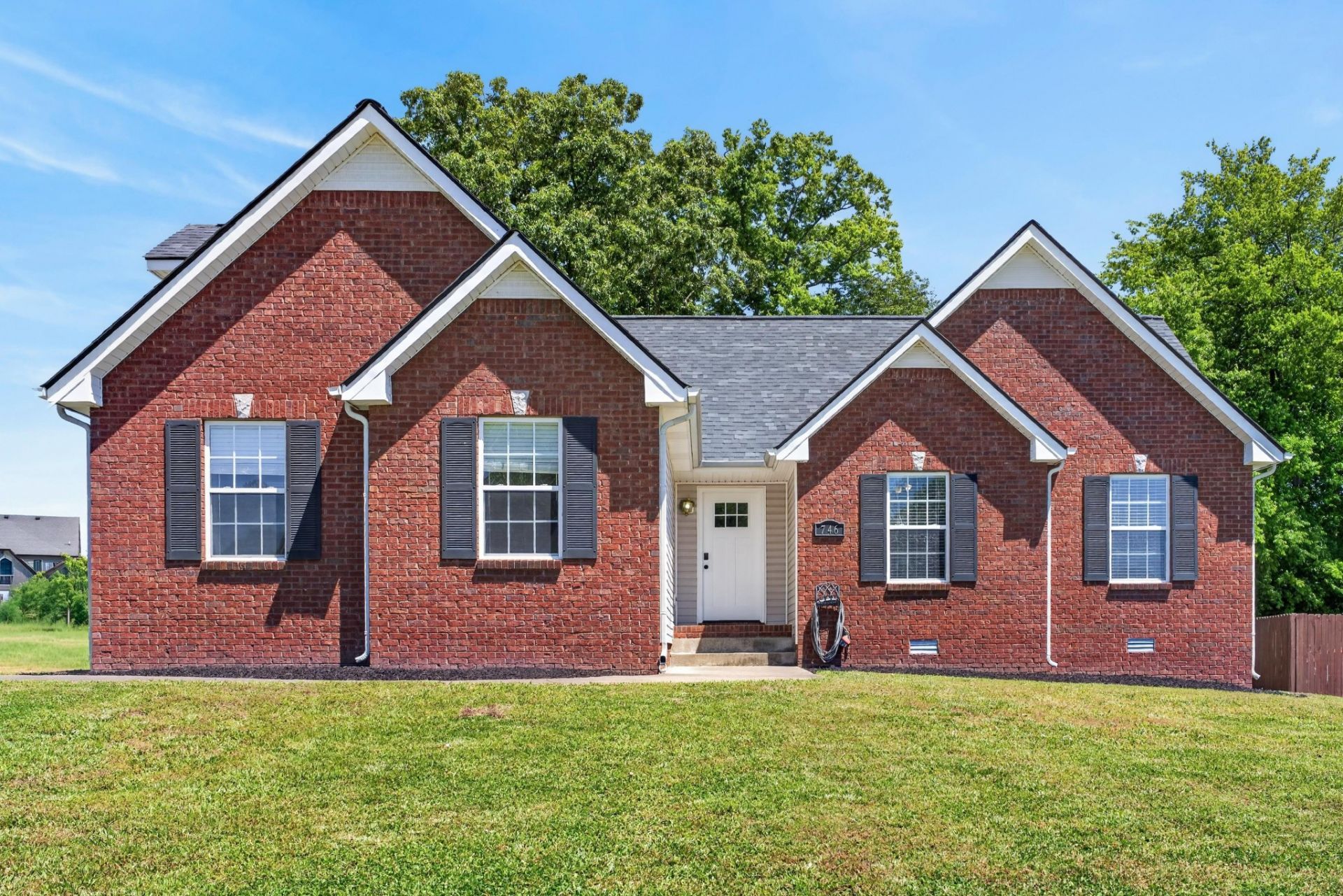 746 Gaine Lynn Dr, Clarksville, TN 37040 Main Photo