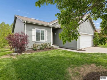 5013 N 160 Street , Omaha, NE 68116