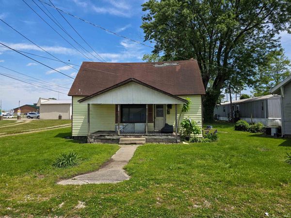 39 NW 4TH Street, Linton, IN 47441