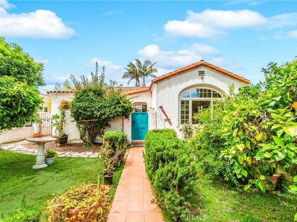 2835 Chestnut Avenue, Long Beach, CA 90806