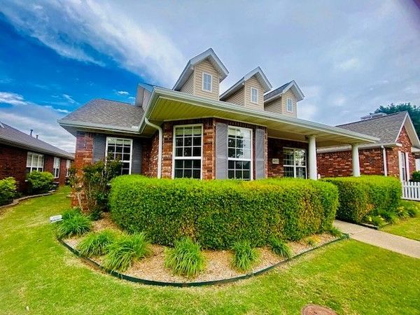 6872 Young Farm Avenue, Springdale, AR 72762