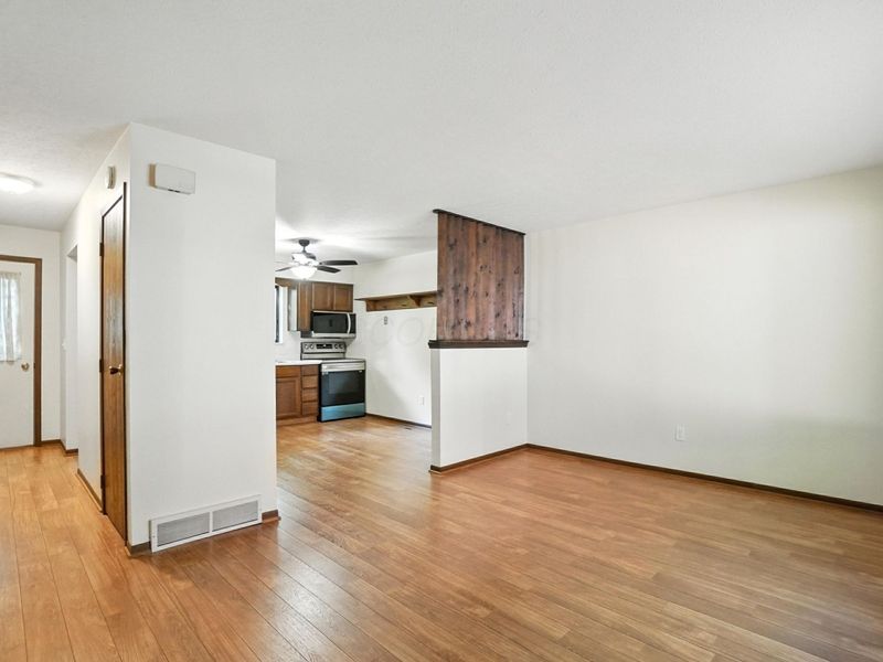 1442 Londondale, Unit 1-1, Newark, OH 43055 Photo 7