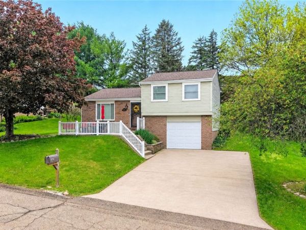 226 Briar Path , Imperial, PA 15126