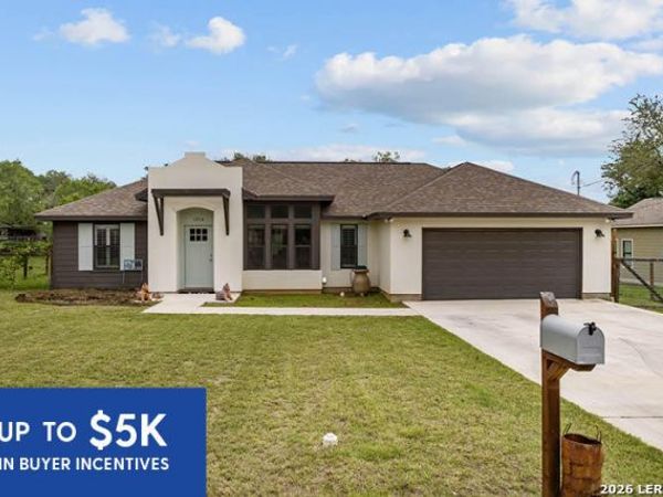 1214 Libold, Devine, TX 78016